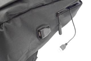 Stride Vízálló USB Portos Notebook Hátitáska 15,6" - Fekete